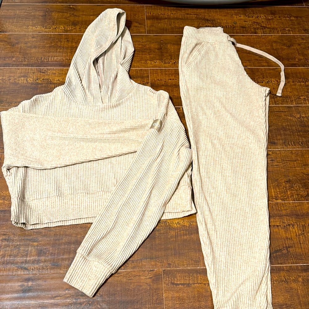 All Muse cropped hoodie and sweatpants